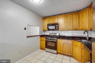 38 Holly Ct in Hamilton Township, NJ - Building Photo - Building Photo