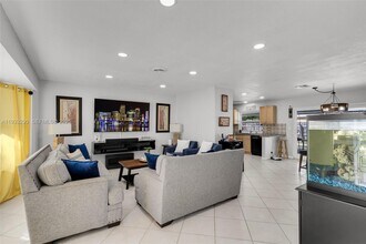 6841 NW 7th Ct in Margate, FL - Building Photo - Building Photo