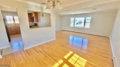 24 Gall Ave in Elmwood Park, NJ - Building Photo - Building Photo
