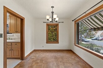 8 N Harrison St in Wenatchee, WA - Building Photo - Building Photo