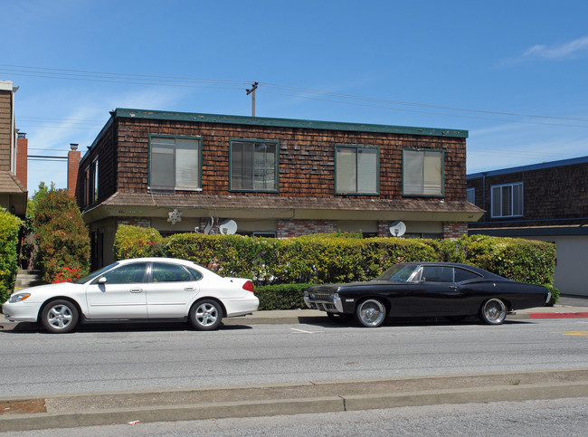 460 Richmond Dr in Millbrae, CA - Building Photo - Building Photo