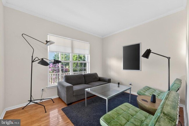 property at 33 Lindley Dr