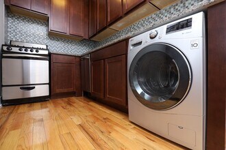 555 W Arlington Pl in Chicago, IL - Foto de edificio - Building Photo