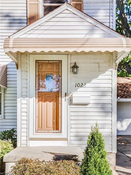 1023 Sackett Ave in Cuyahoga Falls, OH - Building Photo