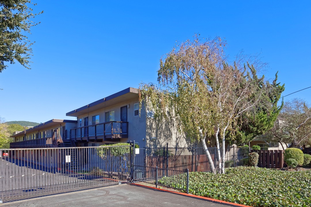 Casa del Sol in El Sobrante, CA - Building Photo