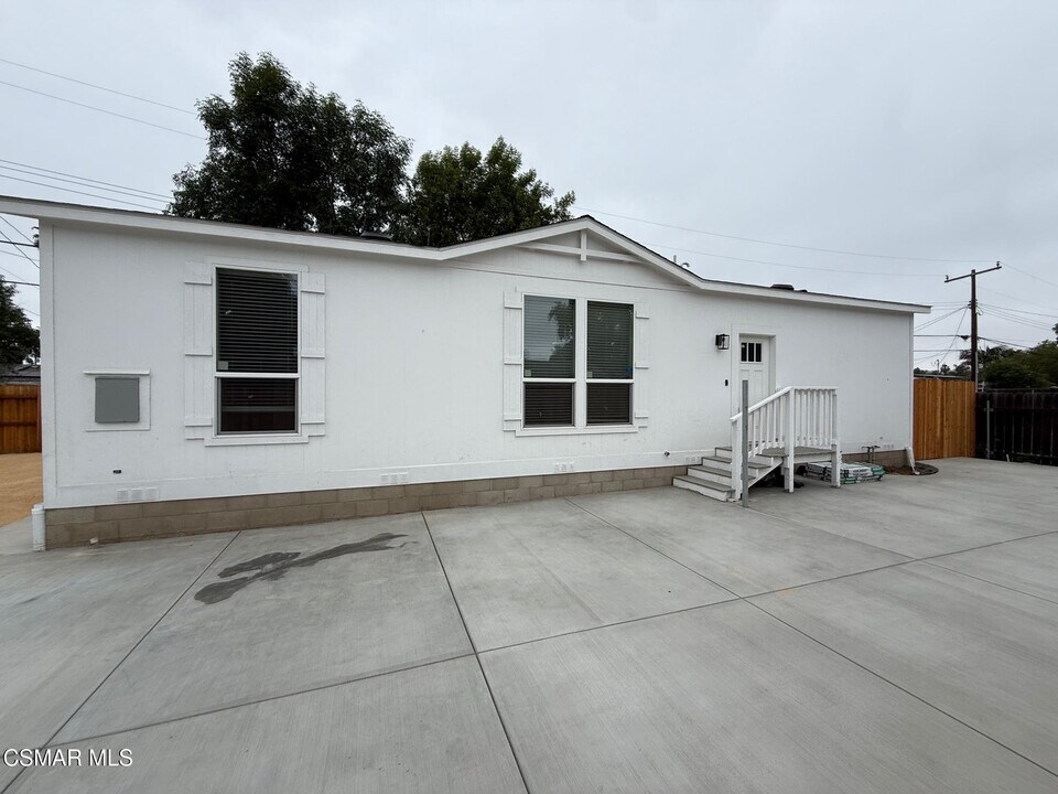 1355 Calle Durazno in Thousand Oaks, CA - Building Photo