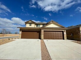 405 Emma Dr, Unit 2 in New Braunfels, TX - Building Photo
