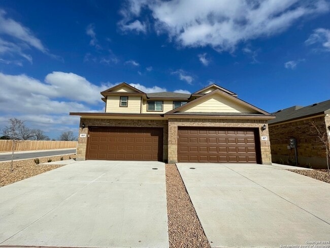 405 Emma Dr, Unit 2 in New Braunfels, TX - Building Photo - Building Photo
