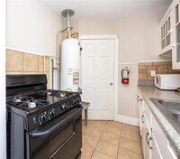 903 Oakhurst St photo'