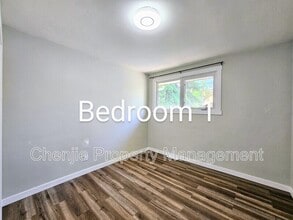13419-13124 124 Ave NW in Edmonton, AB - Building Photo - Building Photo
