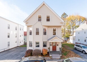 18 College St, Unit 1 in Lewiston, ME - Building Photo - Building Photo