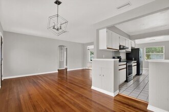 10711 Seminole Dr N in St. Petersburg, FL - Building Photo - Building Photo