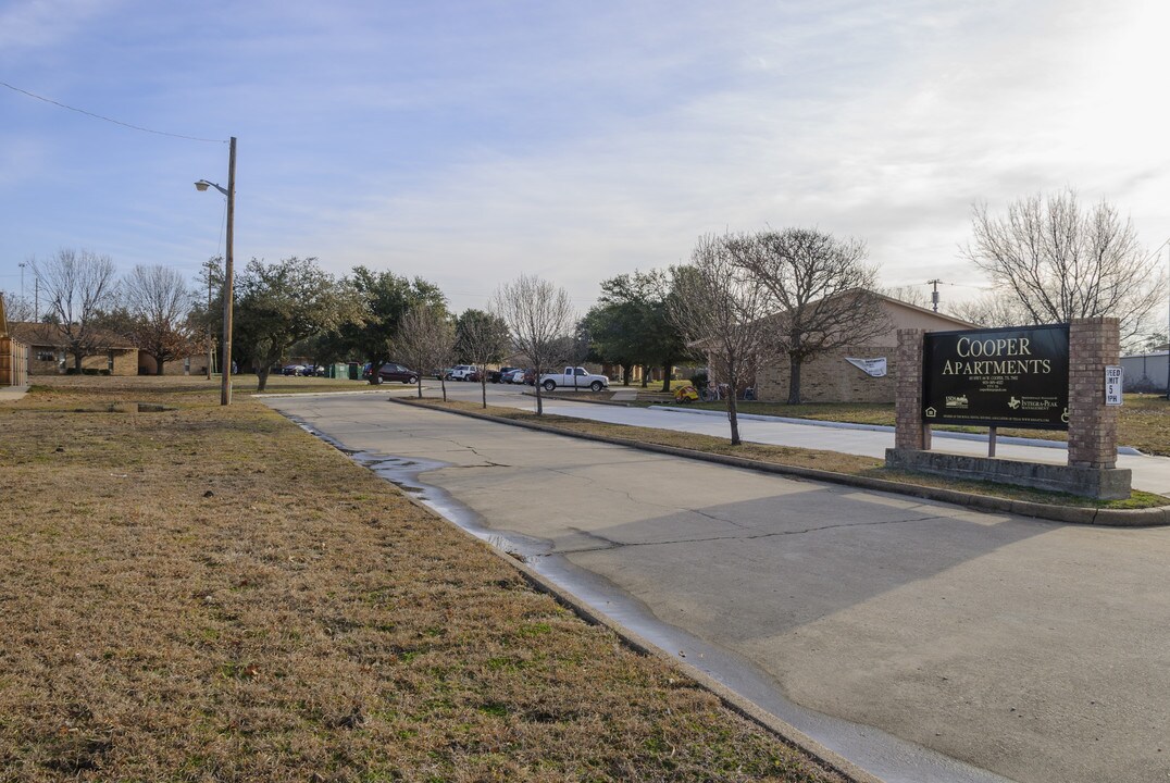 Cooper Apartments in Cooper, TX - Foto de edificio