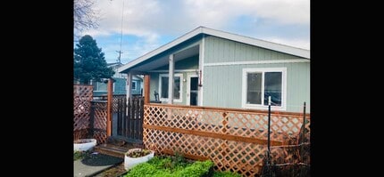 246 W Maple St in Sequim, WA - Building Photo - Building Photo