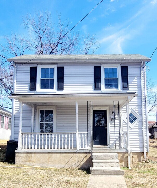 68 Monroe St in Lynchburg, VA - Building Photo