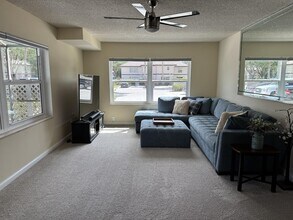 20 Bedford Ct in Royal Palm Beach, FL - Building Photo - Building Photo