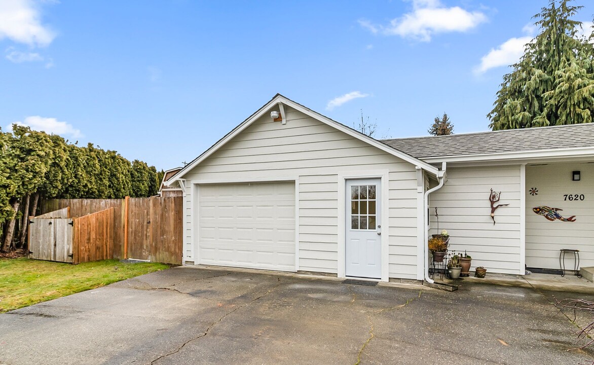 7620 64th Dr NE in Marysville, WA - Foto de edificio