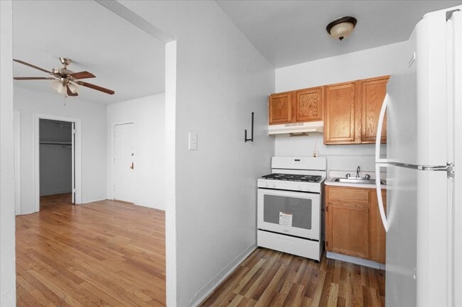 1637 W Morse Ave, Unit 205