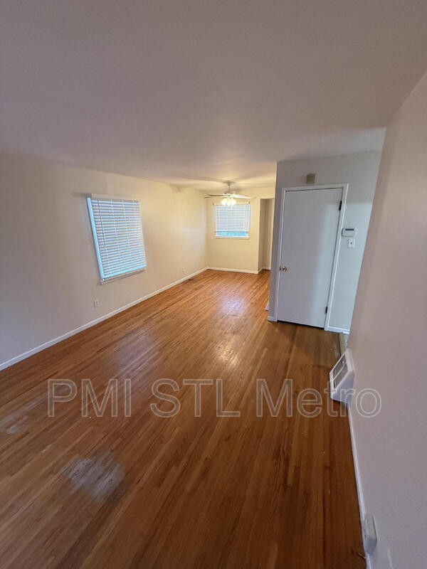 10327 Renfrew Dr in St. Louis, MO - Building Photo - Building Photo