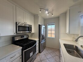 10361 Azuaga St in San Diego, CA - Building Photo