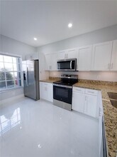 744 SW 122nd Ter in Pembroke Pines, FL - Foto de edificio - Building Photo