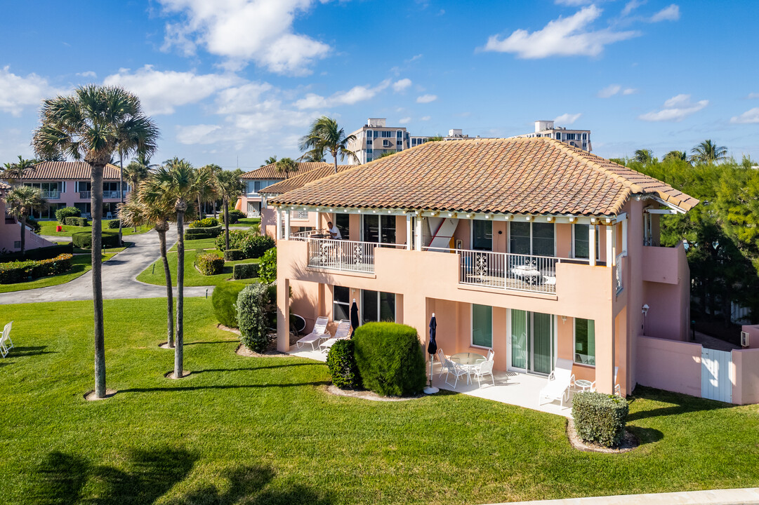 Bermuda High Condominium in Delray Beach, FL - Building Photo