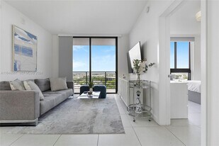 5350 NW 84th Ave in Doral, FL - Building Photo