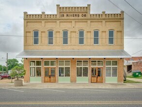 110 S Main St in Elgin, TX - Building Photo - Building Photo