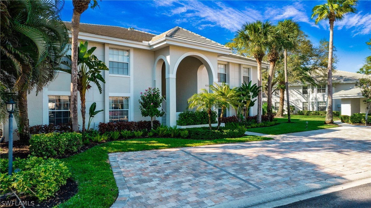 6225 Bellerive Ave in Naples, FL - Foto de edificio