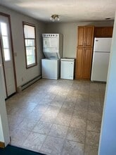 96 Prospect St, Unit 1 in Rockland, MA - Foto de edificio - Building Photo