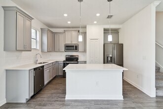 1318 Royal St. George Blvd in Davenport, FL - Foto de edificio - Building Photo