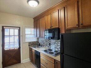 917 SW 5th Ave in Gainesville, FL - Foto de edificio - Building Photo