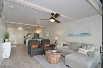 271 Southbay Dr in Naples, FL - Foto de edificio - Building Photo