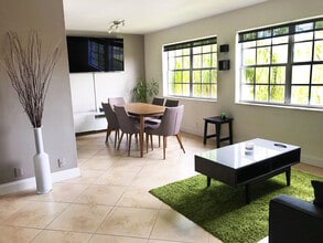 8621 SW 5th St, Unit 205 in Pembroke Pines, FL - Foto de edificio - Building Photo