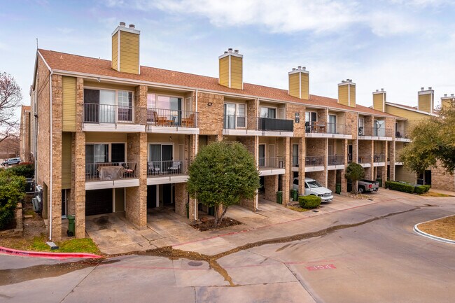 The Brownstone Townhomes in Bedford, TX - Building Photo - Building Photo