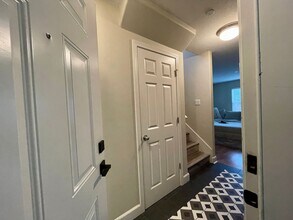 11921 SE Ash St in Portland, OR - Building Photo - Building Photo