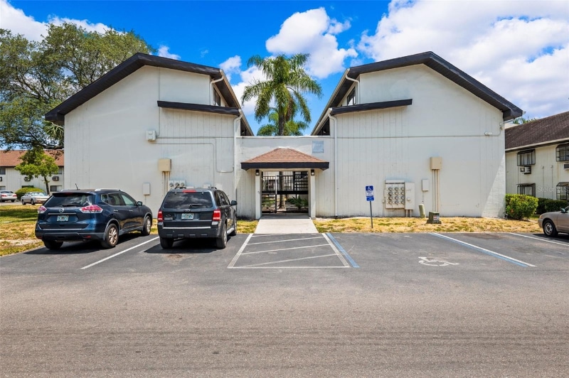 1264 E 113th Ave in Tampa, FL - Building Photo
