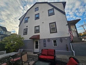 156 Beechwood Ave in New Rochelle, NY - Building Photo - Building Photo