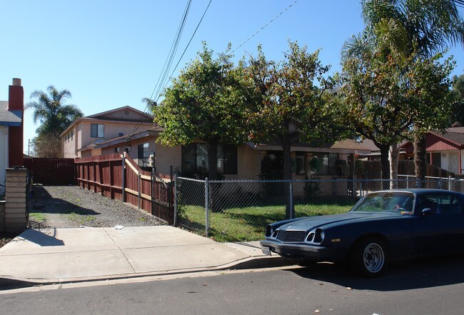 1651-1655 Donax Ave in San Diego, CA - Building Photo - Building Photo