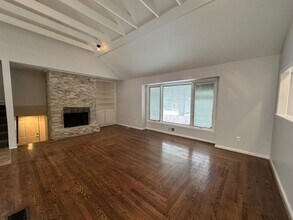 10240 Granada Ln in Overland Park, KS - Building Photo - Building Photo