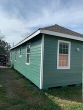 2326 Bringhurst St in Houston, TX - Foto de edificio - Building Photo