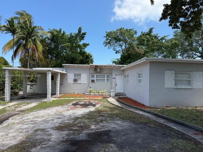 10335 NW 2nd Ct in Miami, FL - Building Photo - Building Photo