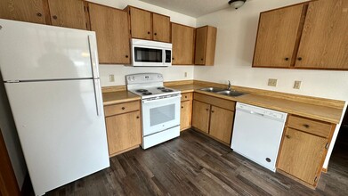 Pebble Creek Apartments - 5405 in Sioux Falls, SD - Building Photo - Interior Photo