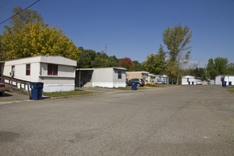 Leisure Village MHC in Buckeye Lake, OH - Building Photo - Building Photo