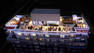 Luna LIC in Long Island City, NY - Building Photo - Building Photo