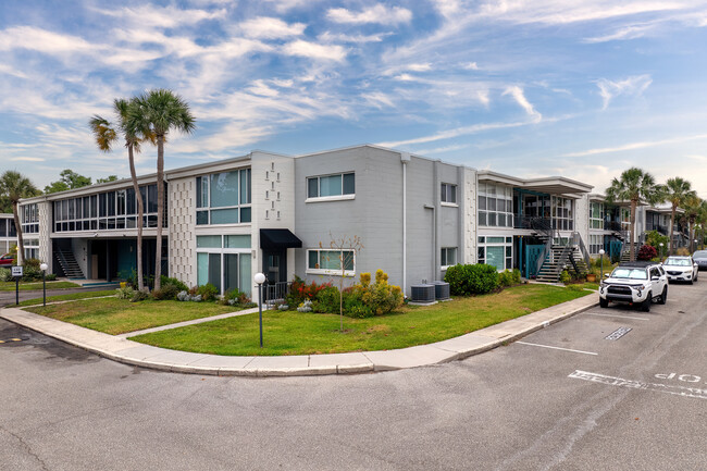 Lake Killarney Condominiums in Winter Park, FL - Building Photo - Building Photo