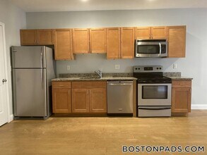 26 Portland St in Worcester, MA - Foto de edificio - Building Photo