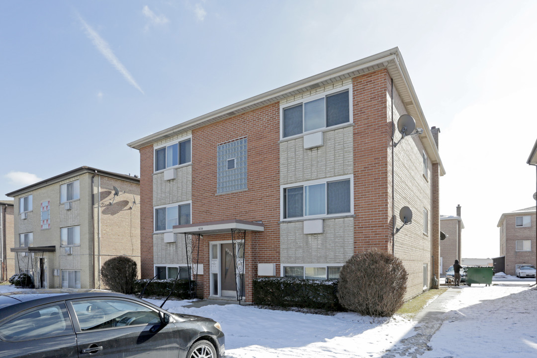 9239 Sally Ln in Schiller Park, IL - Building Photo