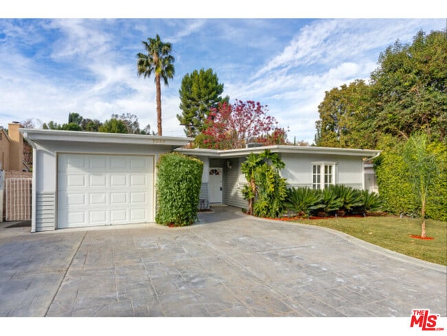property at 5049 Serrania Ave