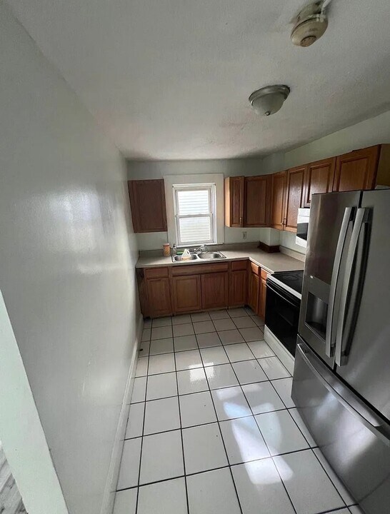 166 Regent Ave, Unit 2R in Providence, RI - Foto de edificio